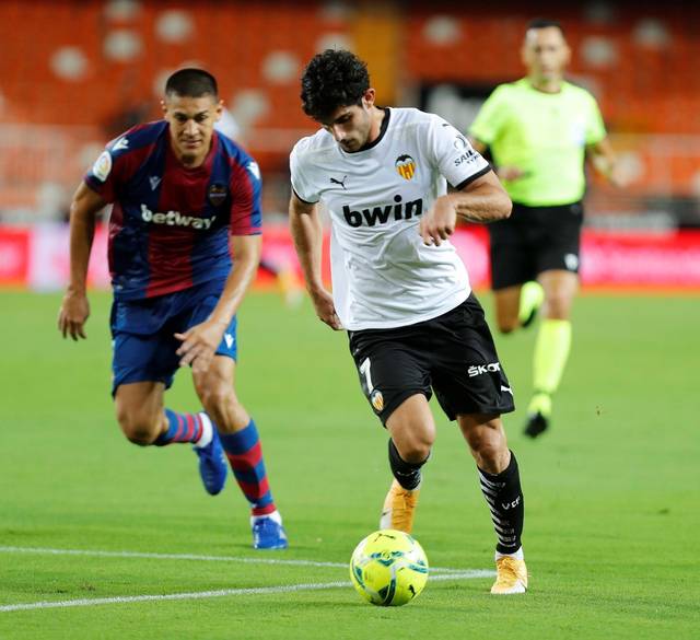 乐竞体育官方网站- 都灵德比历史重演，格拉纳托利经典远射载入史册  